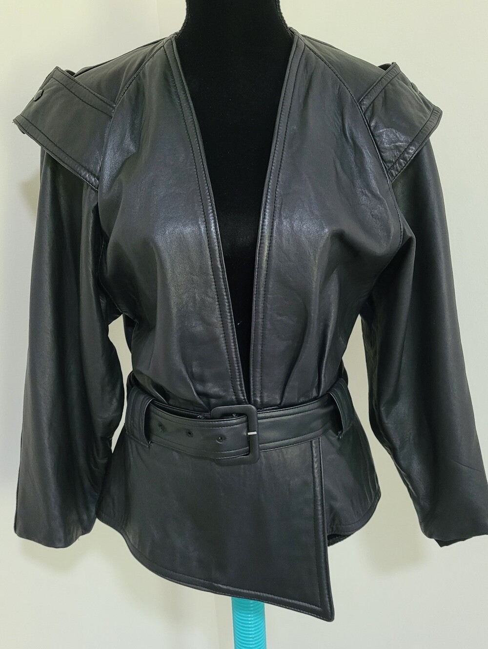 Danier Womens Vintage Avant-Garde Dolman Sleeve Belted Leather Jacket Black 4